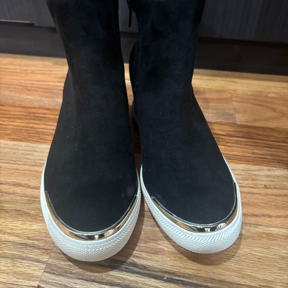 Alfani Wedge Sneaker with Gold Accent Size 8
